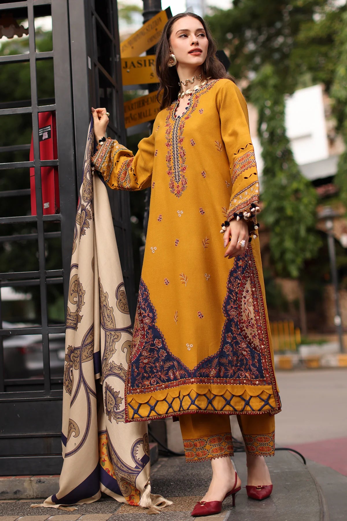 Charizma - Winter 3PC Karandi Digital Printed Dress - zab1551