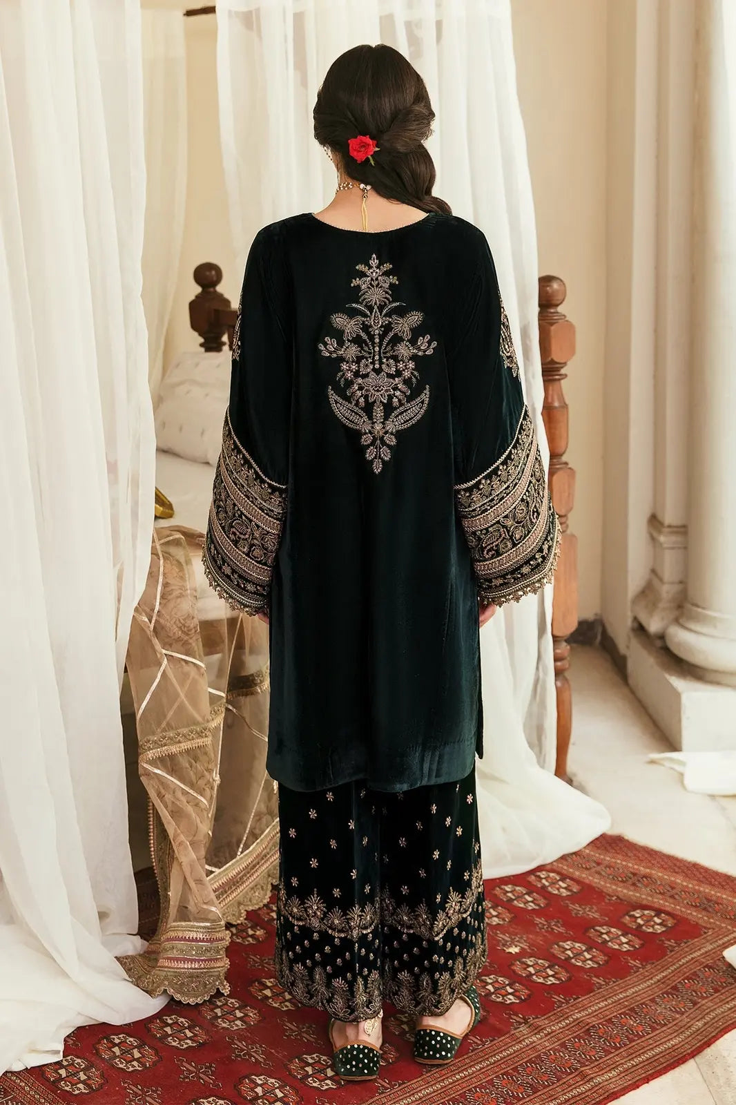 zab958 Unstitched 3PCs Embroidered Velvet Dress With Embroidered Organza Dupatta