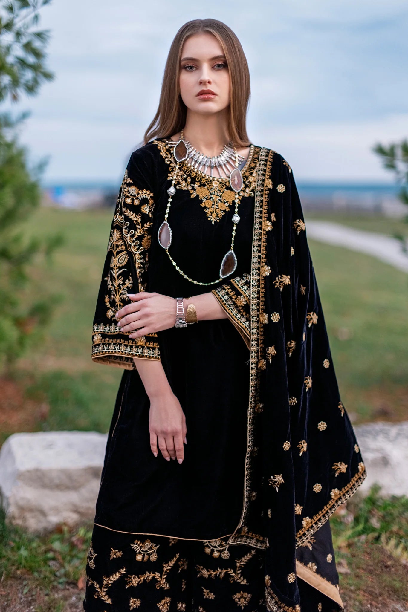 zab956 Unstitched 3PCs Embroidered Velvet Dress With Embroidered Velvet Shawl