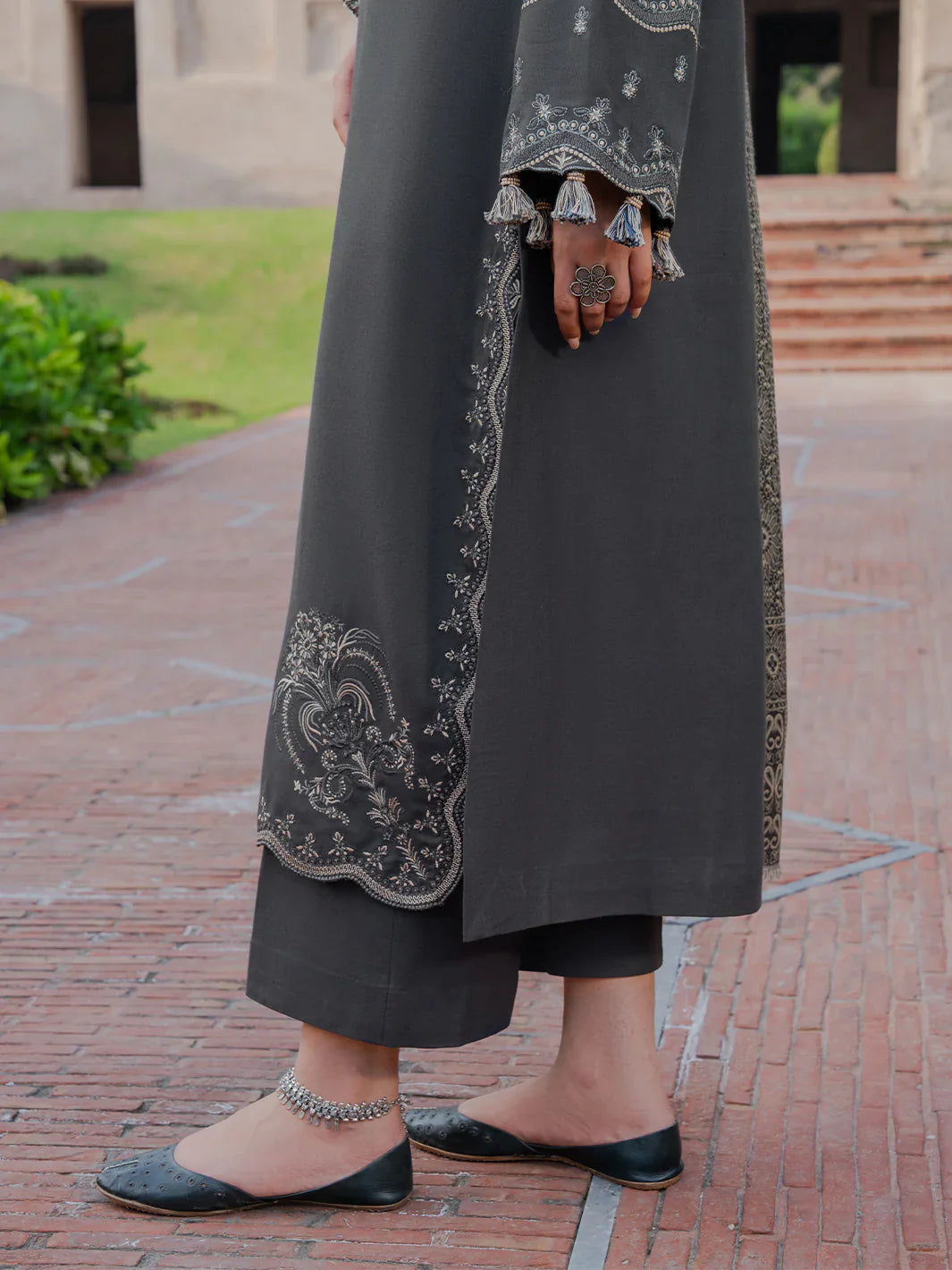 izel - Winter 3PC Dhanak Embroidered Suit - zab1252