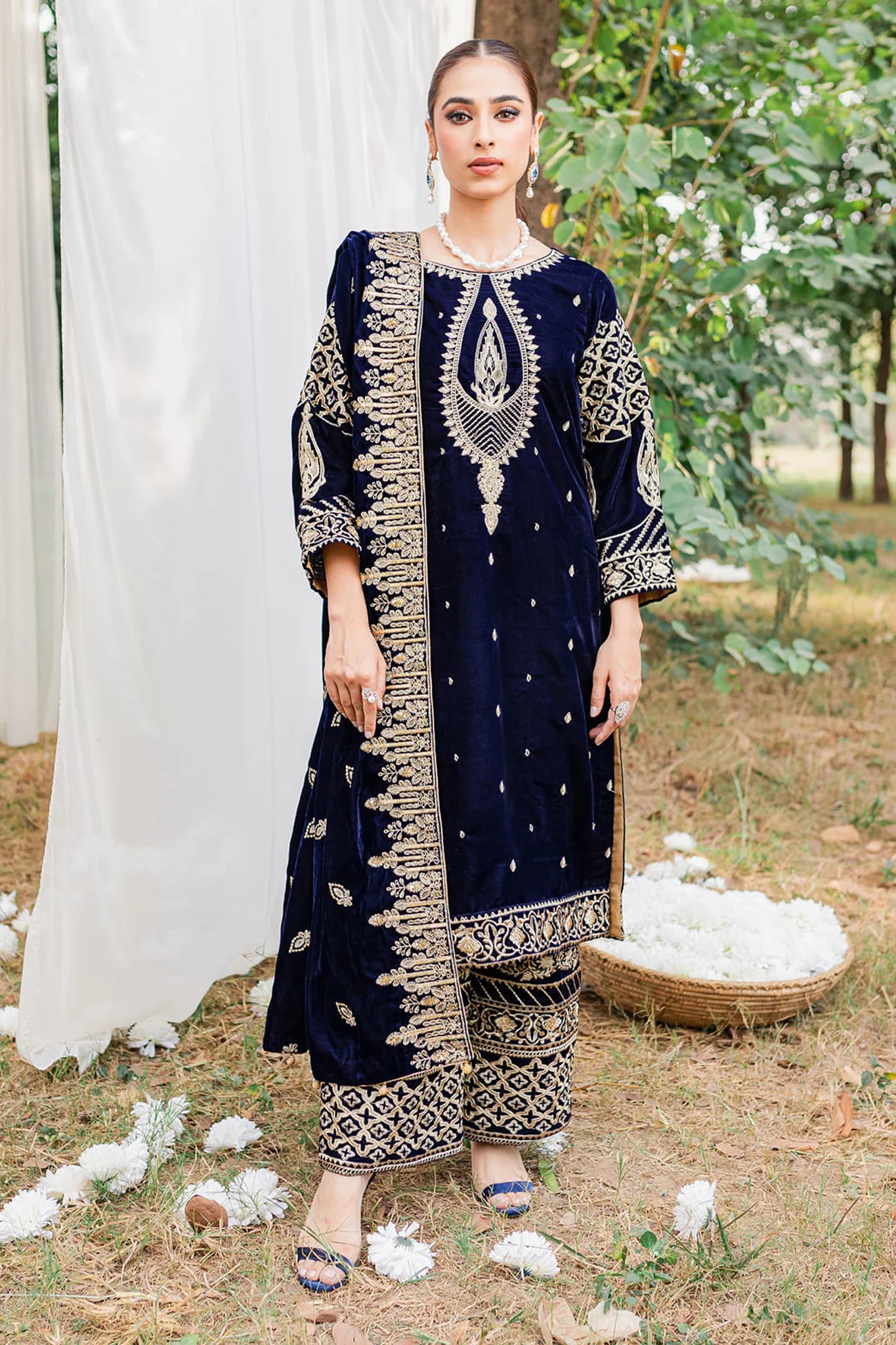 3PCs Velvet Embroidered Dress With Velvet Embroidered Shawl - zab967