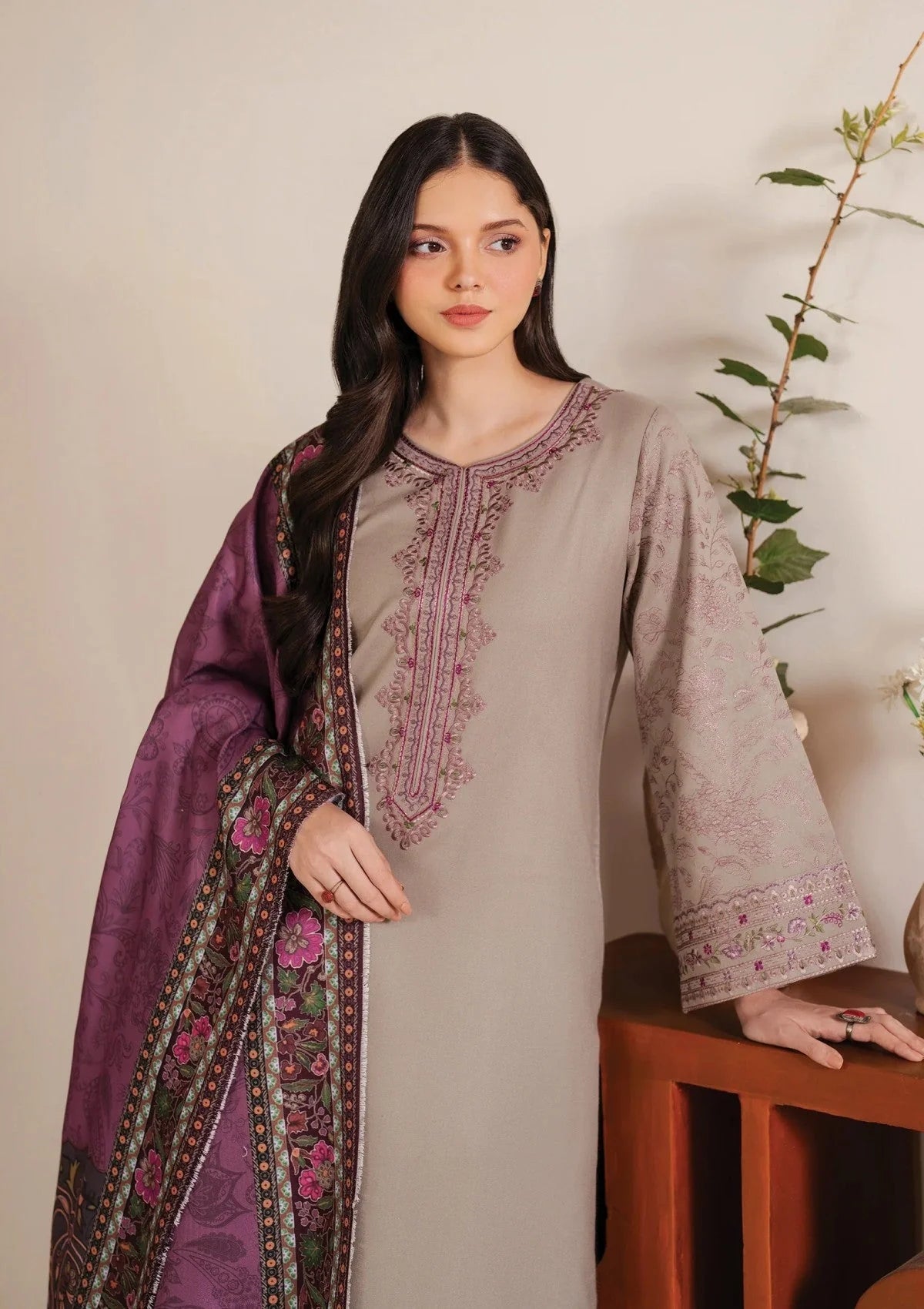 Jazmin 3 Pc Embroidered Lawn Suit - zab1010
