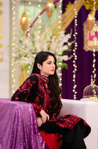 zab831 3PC Khaddar Embroidered Shirt With Chiffon Embroidered Dupatta
