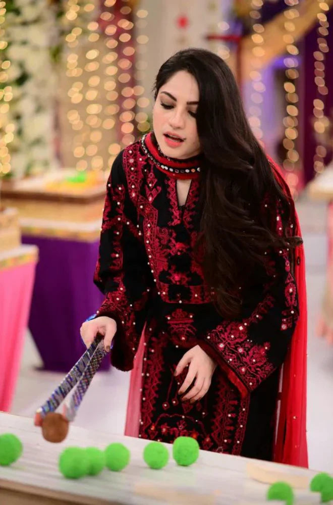 zab831 3PC Khaddar Embroidered Shirt With Chiffon Embroidered Dupatta