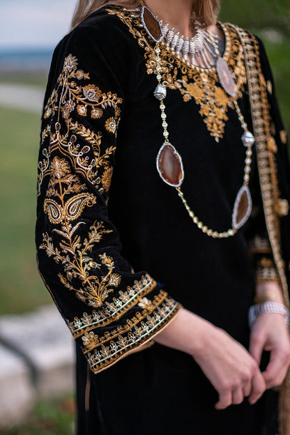 zab956 Unstitched 3PCs Embroidered Velvet Dress With Embroidered Velvet Shawl