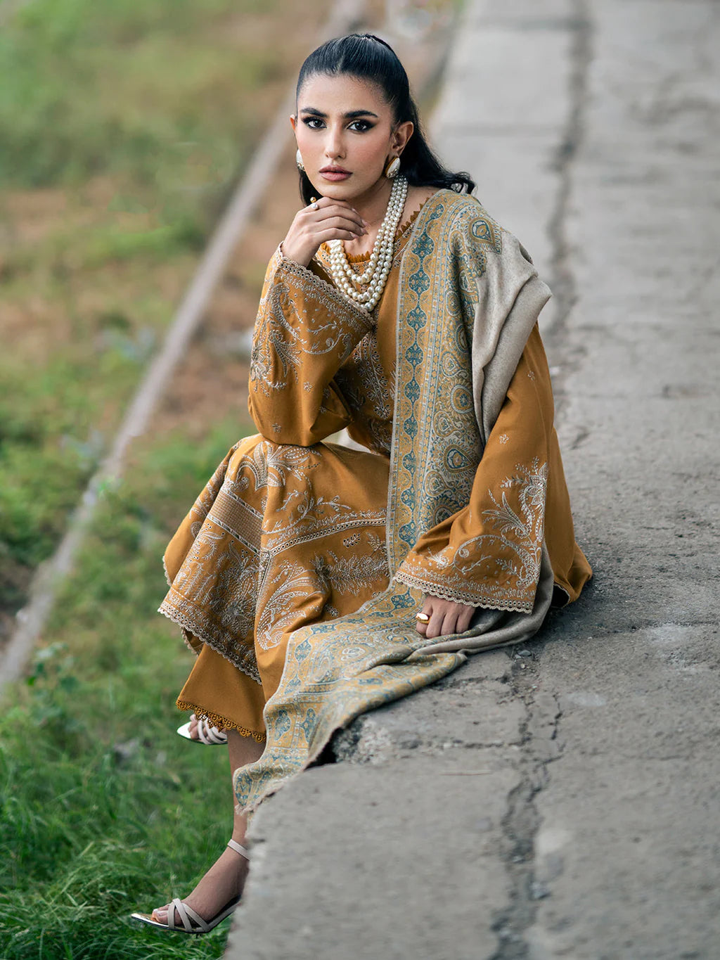 IZEL- DHANAK EMBROIDERED SHIRT WITH COUTRAI PRINT SHAWL - zab1241