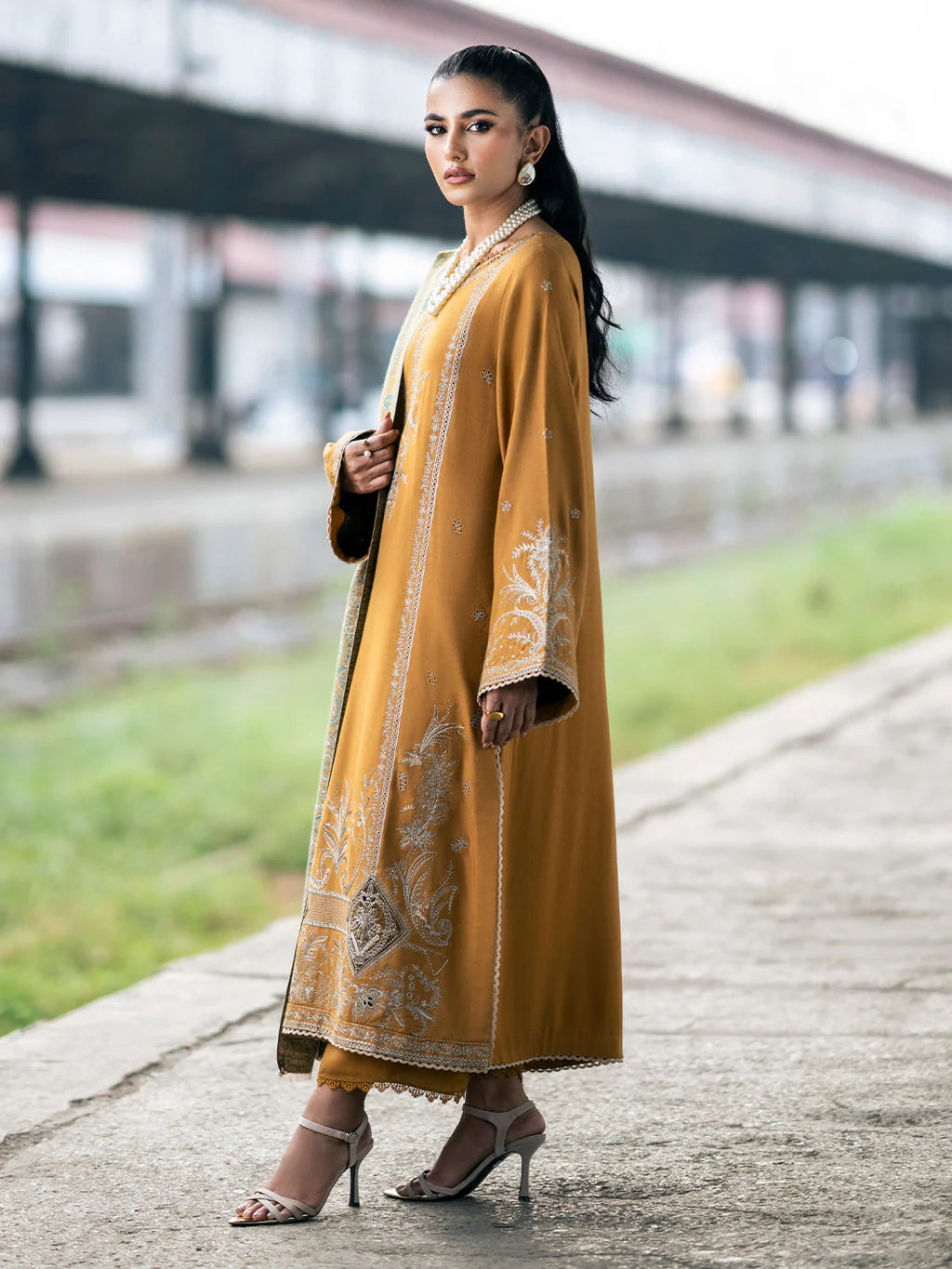 IZEL- DHANAK EMBROIDERED SHIRT WITH COUTRAI PRINT SHAWL - zab1241