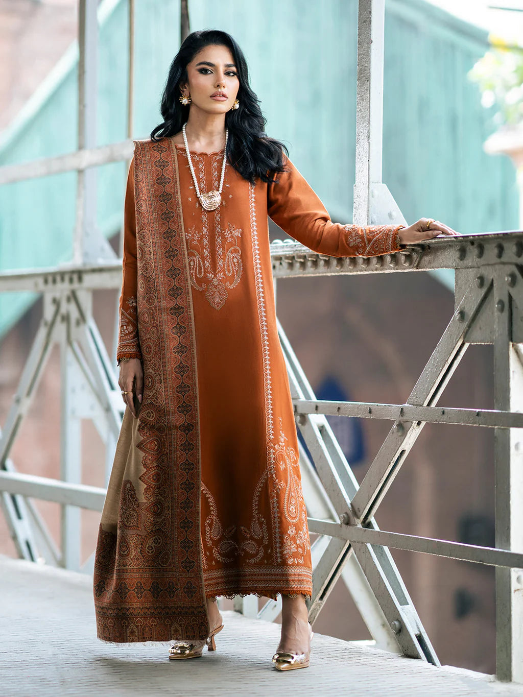 izel - Winter 3PC Dhanak Embroidered Suit - zab1262